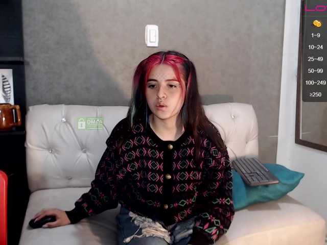 Live sex webcam photo for NicolleG-18 #269036754