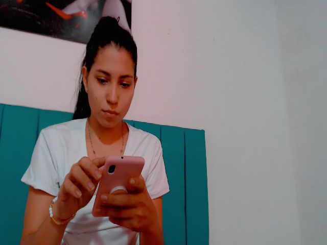 Live sex webcam photo for Emma_18x #269038726
