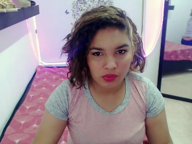 Live sex webcam photo for Alice_cruz_ #269033869