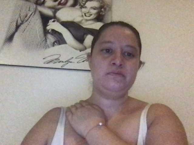 Live sex webcam photo for sophie-black #269025363