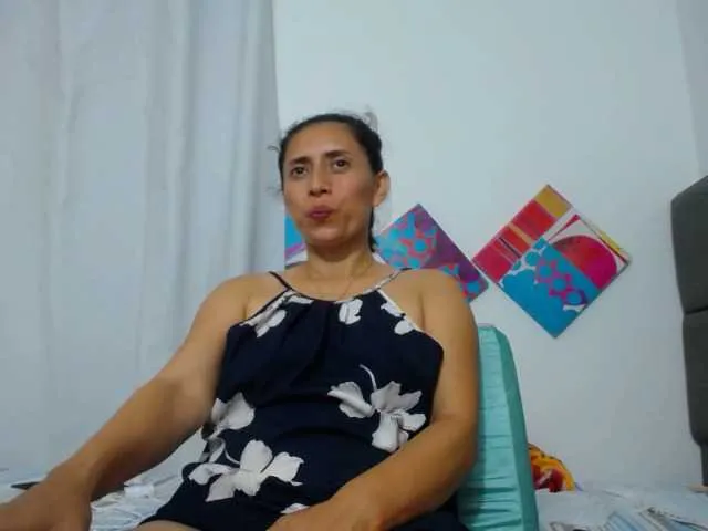 Live sex webcam photo for sexy-mary-69 #269043670