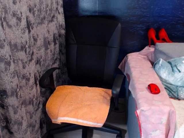 Live sex webcam photo for ladysquirt11 #269047841