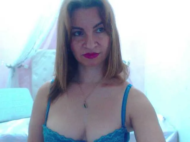 Live sex webcam photo for AliceMiller13 #269058621