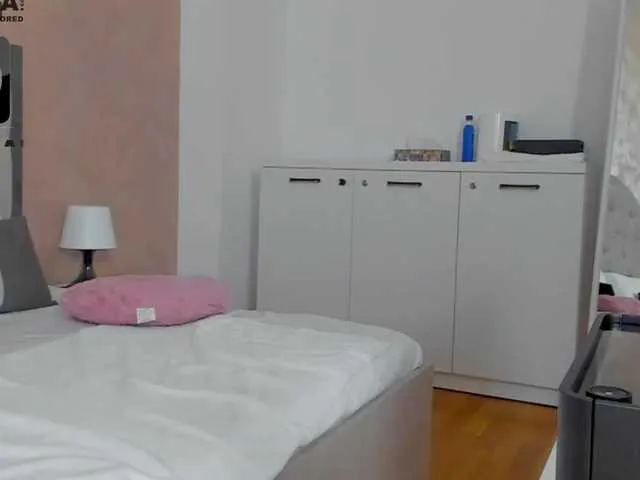 Live sex webcam photo for VanessaCroft #269047882