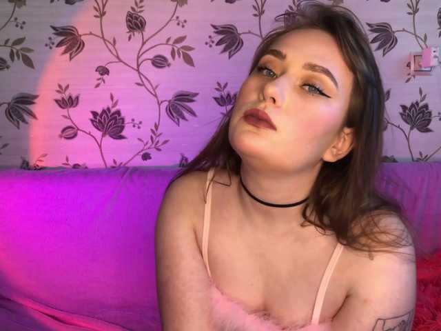 Live sex webcam photo for Mona-Liza #269052562