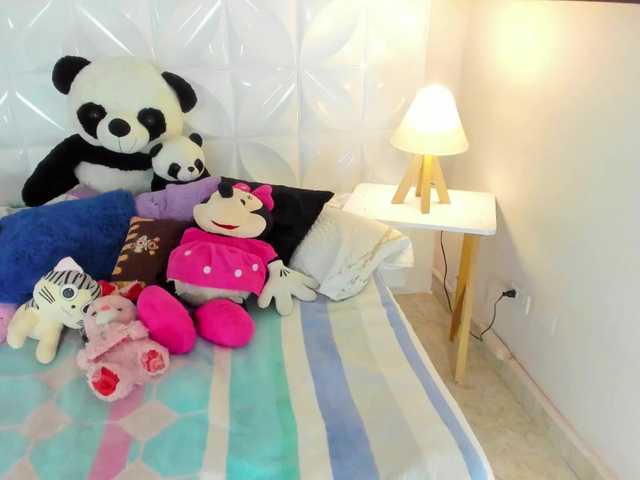 Live sex webcam photo for KateeMoore #269043687