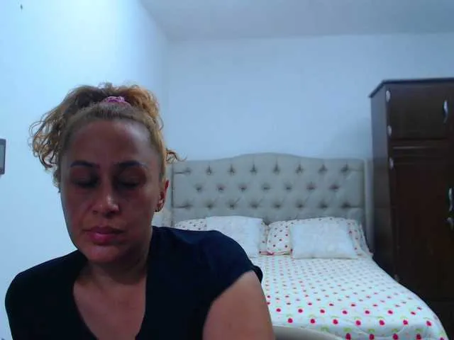 Live sex webcam photo for RoxanaMilf #269043629