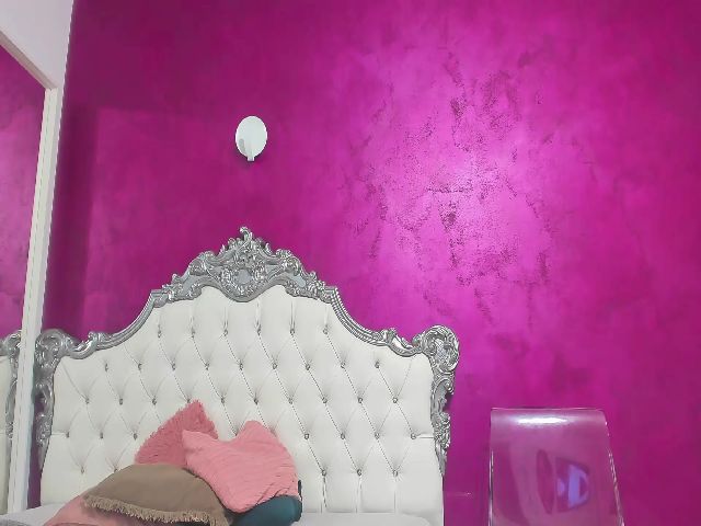 Live sex webcam photo for AimeeTeen #269045587