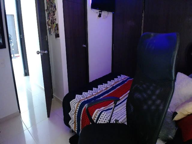 Live sex webcam photo for Valen_giraldo #269058388