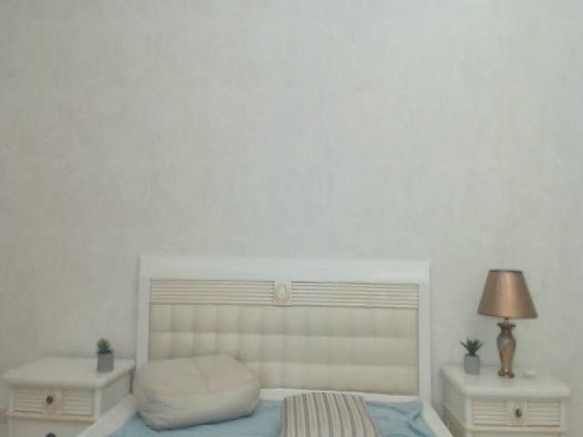 Live sex webcam photo for MollyDiamond1 #269055881