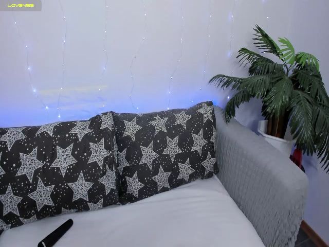 Live sex webcam photo for Eva__Kamenski #269055163