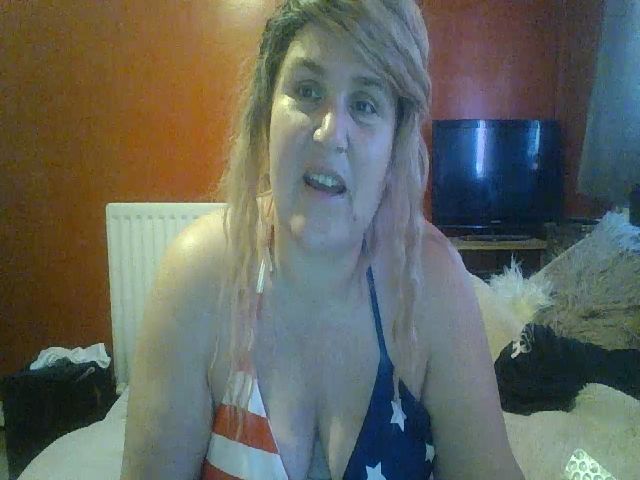 Live sex webcam photo for YUMMYMUMMY39 #269050413