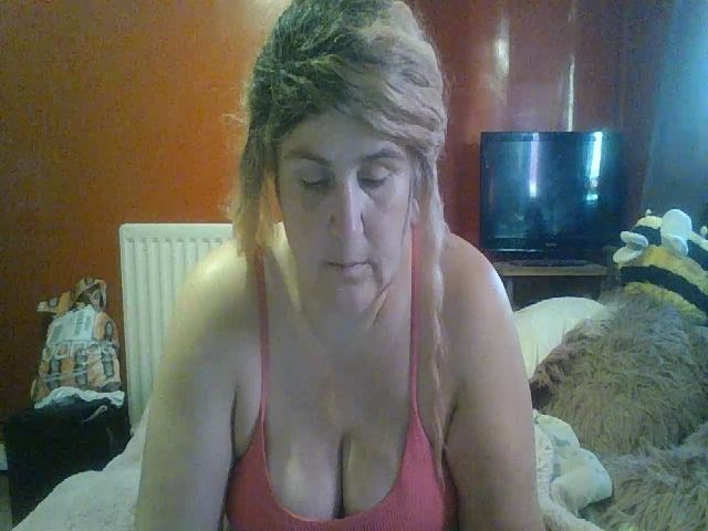 Live sex webcam photo for YUMMYMUMMY39 #269056878