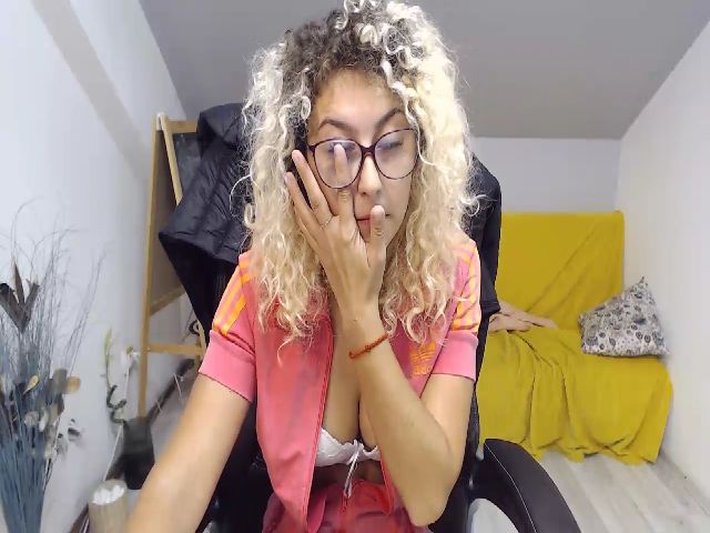 Live sex webcam photo for CurlyBella #269049959