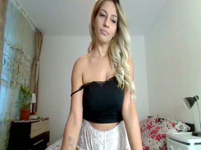 Live sex webcam photo for Erika_Sweet #269047161