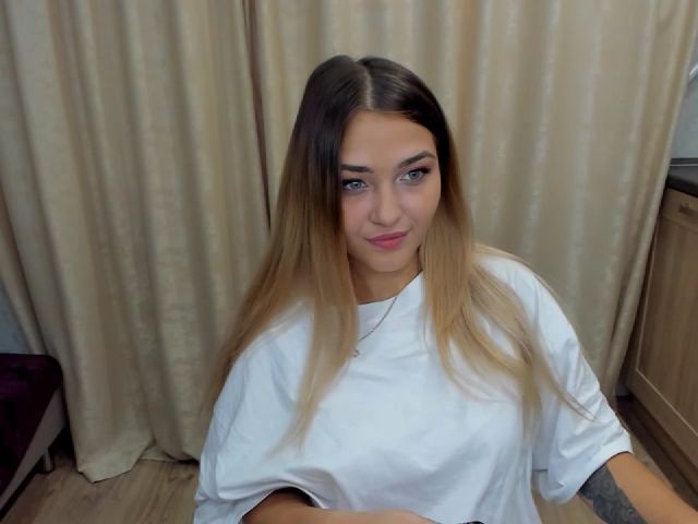 Live sex webcam photo for RachelAir #269055543