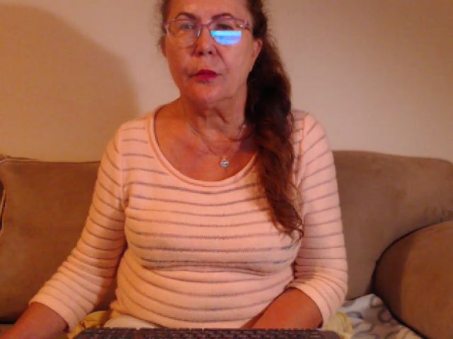 Live sex webcam photo for LovableMilf #269059540
