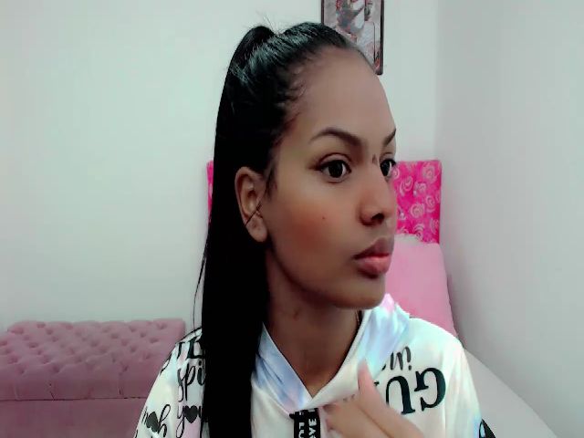 Live sex webcam photo for IvannaSofia20 #269052712