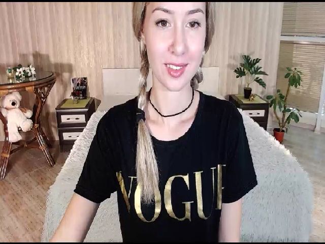 Live sex webcam photo for EstelleLauder #269055378