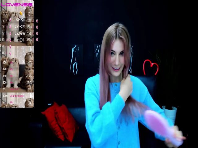 Live sex webcam photo for LiliManchest #269059905