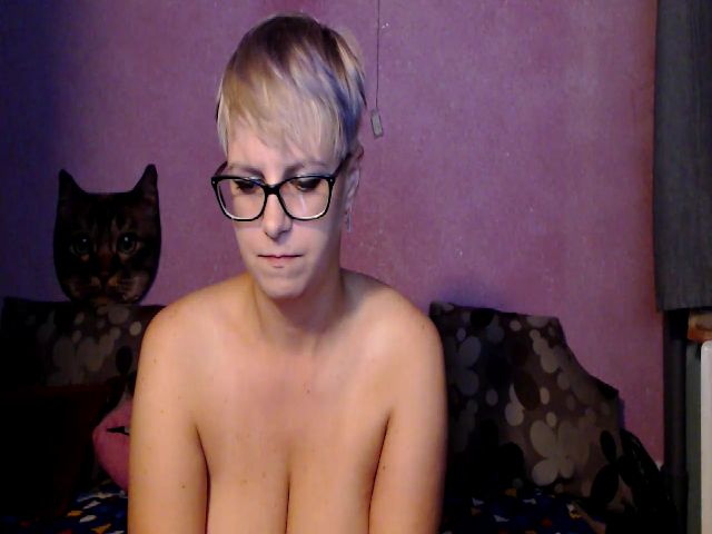 Live sex webcam photo for IamMiky #269060935