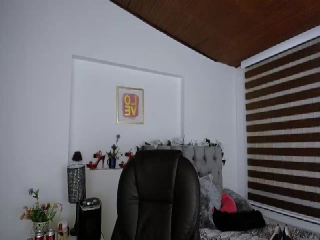 Live sex webcam photo for Cristal_19 #269049983