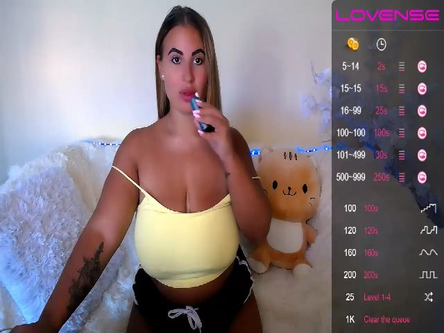 Live sex webcam photo for HarleyQuinnX_ #269051504