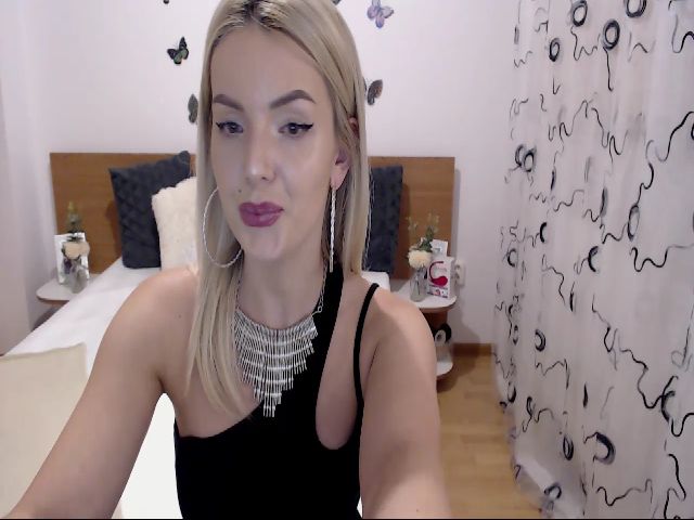 Live sex webcam photo for Cris_Tinne #269054201