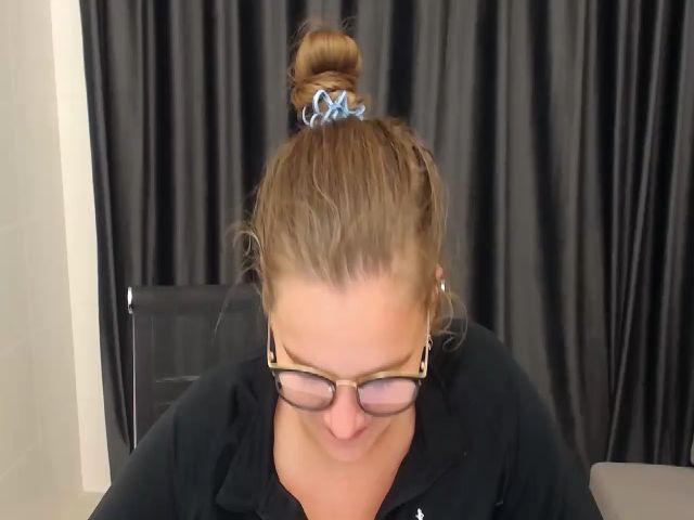 Live sex webcam photo for KellyKleine #269059310