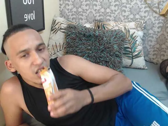Live sex webcam photo for NoemyAndLian #269058145