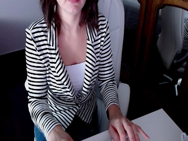 Live sex webcam photo for Melanie1989 #269045521