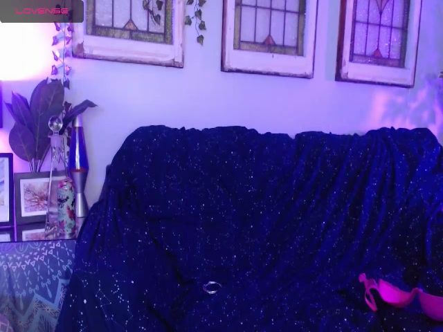 Live sex webcam photo for LilSadie #269045751