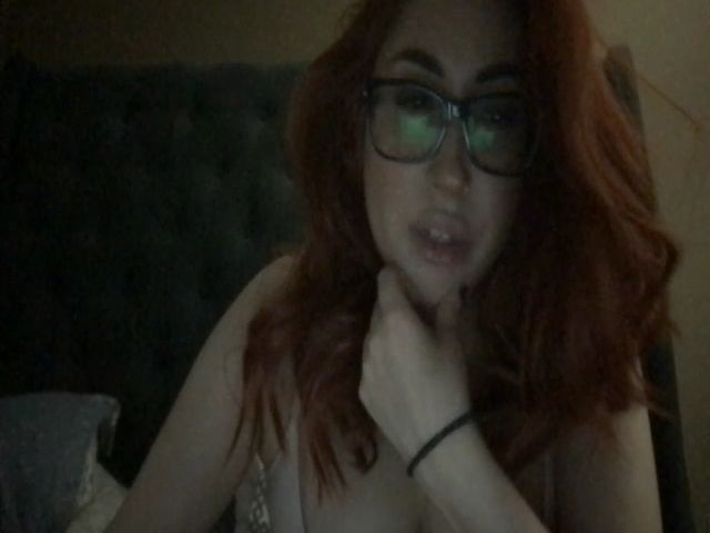 Live sex webcam photo for GeekWithBewbz #269046531