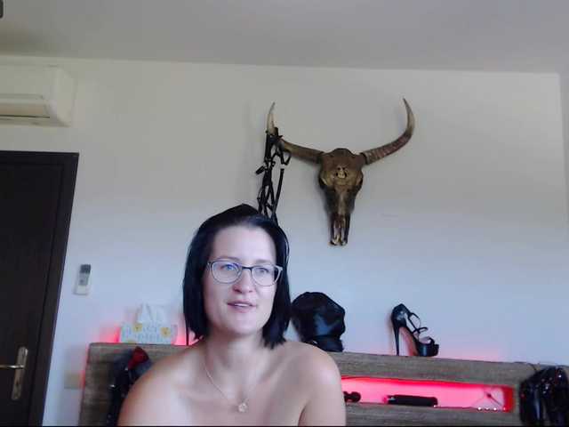 Live sex webcam photo for Curvyjules69 #269051994