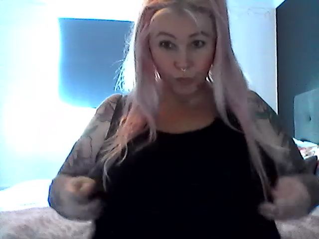 Live sex webcam photo for Poppymoonbeam #269051436