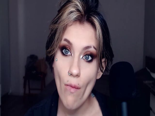 Live sex webcam photo for Hella_Hell #269054612