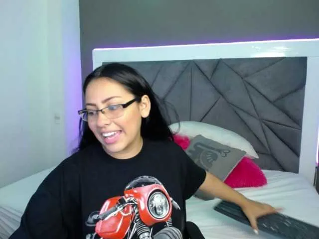 Live sex webcam photo for ViviRickmr #269052971