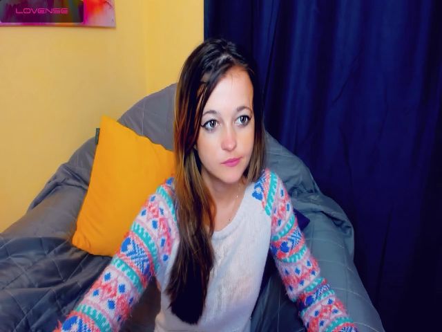 Live sex webcam photo for TinyKrisss #269052819