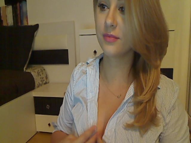 Live sex webcam photo for MISS__S #269062200