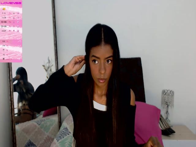 Live sex webcam photo for SelenaHoot #269054152