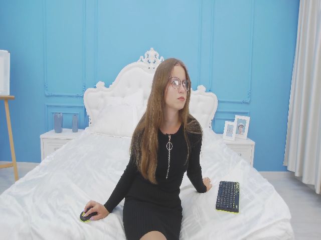 Live sex webcam photo for ChloeFoxie #269052739