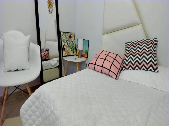 Live sex webcam photo for Sofi_latinx #269060986