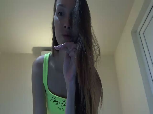 Live sex webcam photo for M_E_L_ #269050776