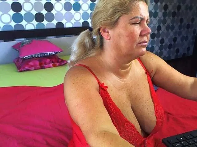Live sex webcam photo for come2mom #269069943