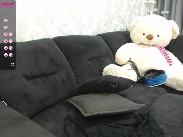 Live sex webcam photo for Nicol #269078365