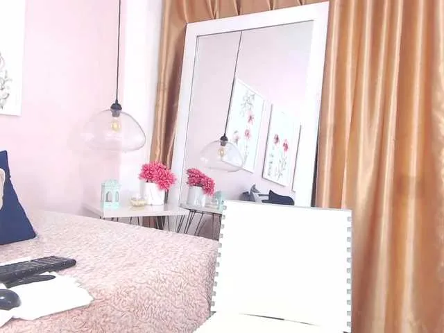 Live sex webcam photo for AngelaQueen #269069341