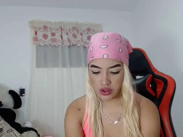 Live sex webcam photo for adri14-1 #269080086