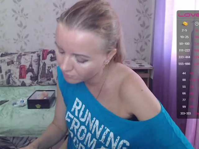 Live sex webcam photo for Alenushka888 #269078958