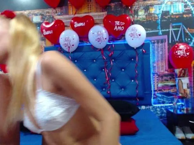 Live sex webcam photo for SaraTommy #269068911