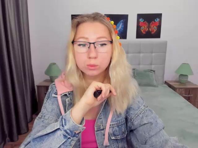 Live sex webcam photo for LizaSwan #269068188